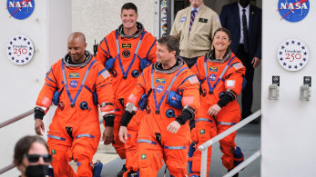 Eπιστρέφουν στη Γη οι αστροναύτες της αποστολής Artemis II - Τραμπ: Γράψατε ιστορία