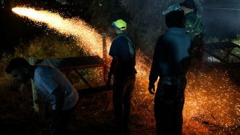 Χίος: τρεις άντρες και μία γυναίκα με εγκαύματα στο 50% του σώματος από αυτοσχέδιες ρουκέτες (video)