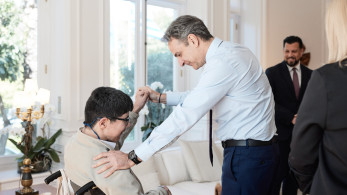 Ο Κυριάκος Μητσοτάκης συνάντησε μαθητή Ειδικού Σχολείου που του είχε στείλει επιστολή (photos)