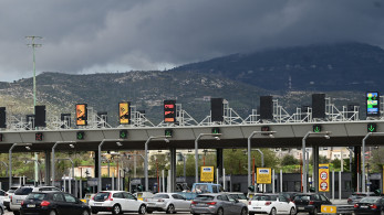 Μεγάλη έξοδος του Πάσχα: Πλοία και ΚΤΕΛ αναχωρούν με πληρότητα 100% - Ουρές και σημειωτόν στα διόδια (video)