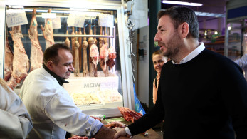 Τι ήθελε ο Νίκος Ανδρουλάκης στο παζάρι: ο απελπισμένος από τα αμνοερίφια πιάνεται