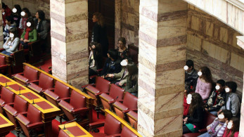 Προστατέψτε τα παιδιά από το βασανιστήριο της Βουλής