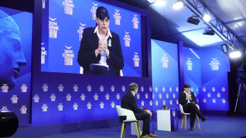 O tempora o mores: οι πολιτικοί... σπόνσορες της Κοβέσι στη νέα της καριέρα