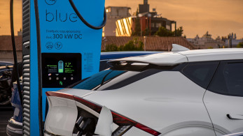 Η ελληνική προσέγγιση στην ηλεκτροκίνηση: Μετρημένα κίνητρα, βιώσιμη μετάβαση