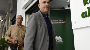Κωμωδία: ο Μαργαρίτης του ΠΑΣΟΚ καλεί σε συλλαλητήριο για τα συνωμοσιολογικά σενάρια περί κατασκοπείας
