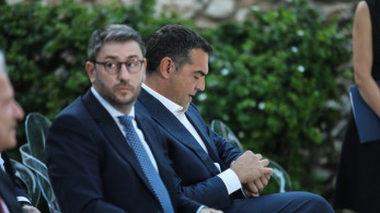 Τα εξωθεσμικά συμφέροντα παίζουν σε διπλό ταμπλό Τσίπρα-Ανδρουλάκη