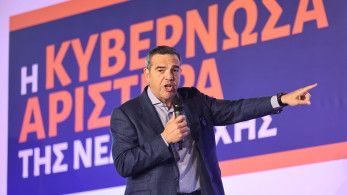 Ο Τσίπρας προαναγγέλλει κόμμα και οι βουλευτές ΣΥΡΙΖΑ… χειροκροτούν τη «διάλυση»