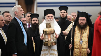 Το Άγιο Φως έφτασε στην Αθήνα παρά τη δύσκολη αποστολή