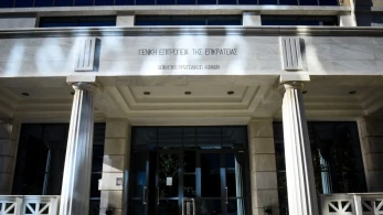 Πλήγμα στους θεσμούς καταγγέλλει το Διοικητικό Εφετείο μετά το περιστατικό με βαριοπούλες και μπογιές (photos)