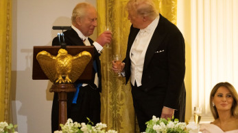 Βασιλιάς Κάρολος σε Τραμπ: «Χωρίς τους Βρετανούς, θα μιλούσατε γαλλικά»