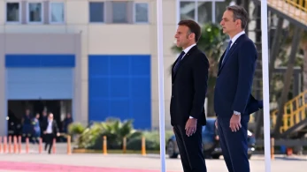 Στη φρεγάτα «Κίμων» Μητσοτάκης και Μακρόν - Στο επίκεντρο οι συμφωνίες και οι συνομιλίες (photos & video)