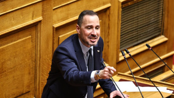 Ένταση στη Βουλή - Κωνσταντίνος Χήτας για Πέτρο Παππά: Ή πετάξτε έξω τον ανάγωγο ή βουλώστε το