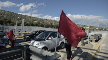 Η ΕΛΑΣ (όχι του Αλέξη) τρέμει το σφυροδρέπανο