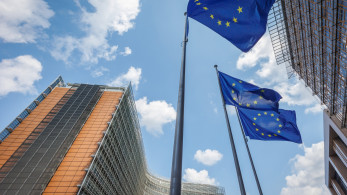 Politico: Οι Επίτροποι της ΕΕ προωθούν τα ηλεκτρικά αυτοκίνητα, αλλά δεν τα θέλουν στα δικά τους ταξίδια