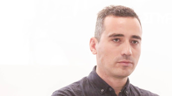 Όταν ο νέος αναπληρωτής εκπρόσωπος της ΕΛΑΣ καθύβριζε τον Τσίπρα: «Είσαι καραγκιόζης, ο πιο ανεπανάληπτος ψεύτης»