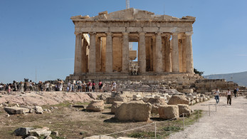 Le Monde: ανοίγει ο δρόμος για επιστροφή στην Ελλάδα θραυσμάτων του Παρθενώνα από το Λούβρο