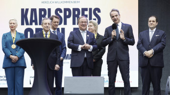 Ο «απομονωμένος» Μητσοτάκης που καταχειροκροτήθηκε για άλλη μια φορά στη Γερμανία