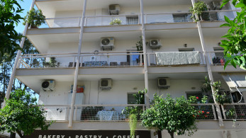 Καλαμάτα: 41χρονος σκότωσε την 39χρονη σύζυγό του στο σπίτι με τα ανήλικα παιδιά τους (video)