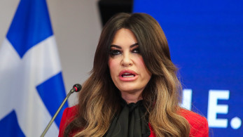 Στα Χανιά η Κίμπερλι Γκιλφόιλ: επισκέφτηκε τη βάση της Σούδας