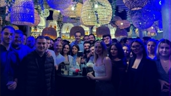 Το πάρτι της ΟΝΝΕΔ και του Γρηγόρη Δημητριάδη που ένωσε όλες τις γενιές της ΝΔ - Πάνω από 1.500 άτομα
