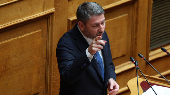 Κραταιός Νικόλας εναντίον κραταιού Νικόλα