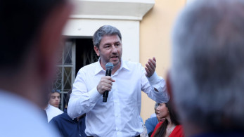 Ο Ανδρουλάκης με το «λεφτά υπάρχουν» του Παπανδρέου και τις «μαύρες αγκινάρες» του Τσίπρα
