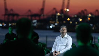 Ο «θυμωμένος» Ανδρουλάκης καταγγέλλει τα «τζάμπα», αλλά μοιράζει ακοστολόγητες υποσχέσεις
