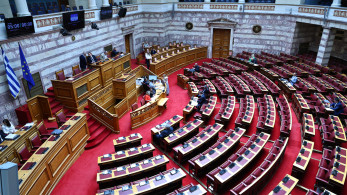 Από τη δημοσιονομική σταθερότητα στις πολιτικές αντιπαραθέσεις - Το κυβερνητικό στίγμα και οι ρωγμές στην αντιπολίτευση