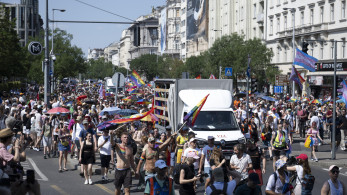 Budapest Pride: Χιλιάδες στην πρώτη πορεία της ΛΟΑΤΚΙ+ κοινότητας μετά την απομάκρυνση του Όρμπαν (video)