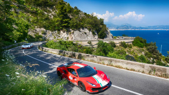 Ferrari Cavalcade 2026: Ιστορική διαδρομή supercars από Ιταλία στην Ελλάδα - Η Αδριατική σε κόκκινο ρυθμό