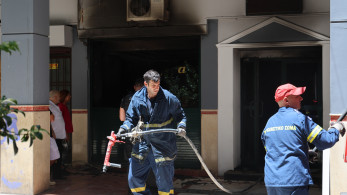 Φωτιά σε ξενοδοχείο στην Ομόνοια - Εξερράγη ηλεκτρικό πατίνι (video)