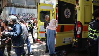 Φωτιά σε ξενοδοχείο στην Ομόνοια: Διασωληνωμένος ο ένας πολυ-εγκαυματίας