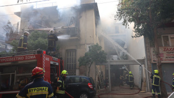 Καλλιθέα: Φωτιά σε διώροφο κτήριο - Τρεις σοβαρά τραυματίες