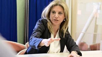 Καρυστιανού: Επιτίθεται σε όσους αποχωρούν από το κόμμα και μιλάει για την καθαρότητά της