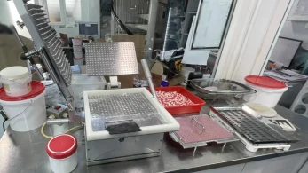 Χαλάνδρι: «εργοστάσιο» παράνομων χαπιών και ουσιών ντόπινγκ μέσα σε φαρμακείο - 14 συλλήψεις (video)