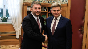 Εμφύλιος στο ΠΑΣΟΚ: Επίθεση Φαραντούρη στον Κατρίνη για το διορισμό της συζύγου του