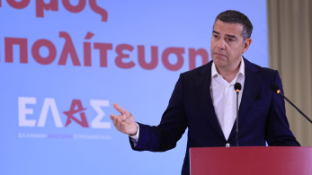 Ο αμετανόητος δημαγωγός Τσίπρας μοιράζει καθρεφτάκια