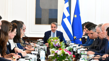 Κυριάκος Μητσοτάκης στο Υπουργικό: Η πολιτεία τιμά τους πυροσβέστες - Έχουμε μπροστά μας δύσκολες ημέρες