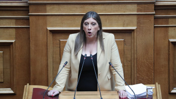 Η Ζωή προκάλεσε νέο χάος στη Βουλή - Πήρε το «100» ζητώντας τη σύλληψη βουλευτών της ΝΔ