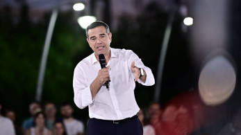 Όποτε ο Τσίπρας υπόσχεται αξιοπρέπεια, φέρνει μνημόνια!