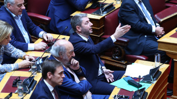 Ποιοι ευθύνονται για τον κίνδυνο να πέσει στα βράχια η συνταγματική αναθεώρηση