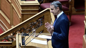 Μητσοτάκης σε Δούρου: Όταν συγκυβερνούσατε με τον Καμμένο πηγαίνατε στη δεξίωση για τη Δημοκρατία