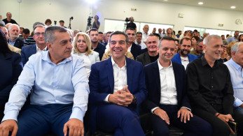 Ηλεκτροσόκ στο ΠΑΣΟΚ η παρουσία Δούκα - Κουρέτα δίπλα στον Τσίπρα