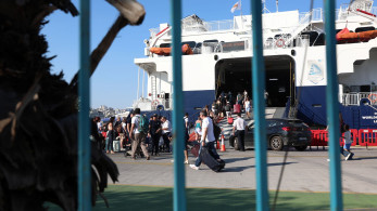 Απόβαση εκδρομέων στα λιμάνια - Γεμάτα αναχωρούν τα πλοία (video)