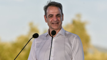 Ο Κυριάκος Μητσοτάκης στην υπογραφή της σύμβασης για τον τριπλό κόμβο Σκαραμαγκά (live)