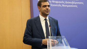 Παύλος Μαρινάκης: τρία χρόνια στην ηλεκτρική καρέκλα του κυβερνητικού εκπροσώπου