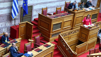 Κόντρα χωρίς όρια στη Βουλή, με σφοδρή σύγκρουση Ζωής Κωνσταντοπούλου και ΚΚΕ