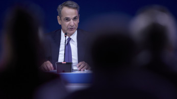 Η οικονομία αντέχει, η κοινωνία ελπίζει…