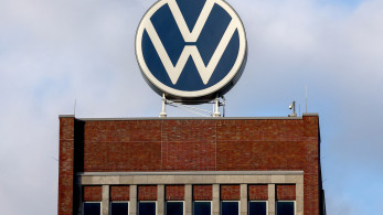 Volkswagen: Γιατί ο γερμανικός κολοσσός αλλάζει μοντέλο παραγωγής και κόστους (video)