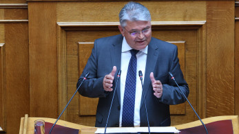 Νίκη: Επενδύει ξανά στον φόβο για τις νέες ταυτότητες - Πολιτική πάνω σε σενάρια συνωμοσίας